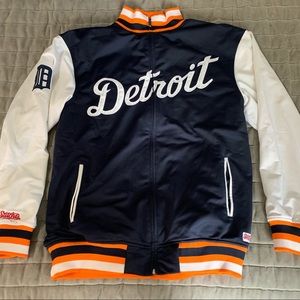 Detroit Tigers zip up
